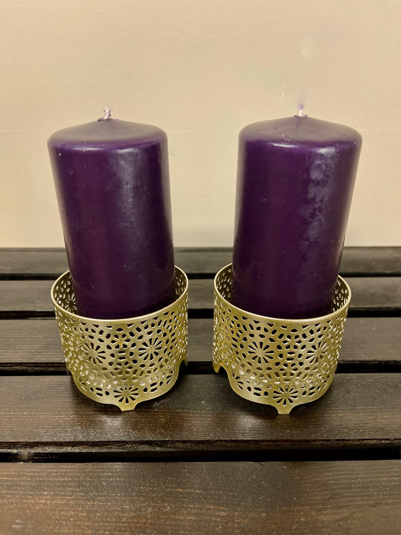 This gold finely detailed candle holders give off a cool Moroccan vibe. They are 2 1/2 inches tall and  3 inches wide. The perfect sized candle for these holders is 4 1/2 inches tall by 2 inches tall.  We  can source candles for you in any colour upon request. A single holder rents for $1.50 each.